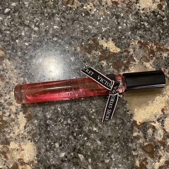 (New) Victoria’s Secret roll on bombshell travel perfume - Picture 3 of 4